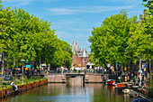 Waag am Nieuwmarkt an der Kloveniersburwal,Amsterdam,Niederlande,Europa