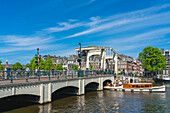 Magere Brug Brücke über den Fluss Amstel,Amsterdam,Niederlande,Europa