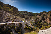 Wanderweg in der trockenen Schluchtenlandschaft von Los Cahorros Monachil,Monachil,Sierra Nevada,Granada,Andalusien,Spanien,Europa