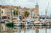 Bunte Boote im kleinen Hafen von La Ciotat,Bouches-du-Rhone,Provence Alpes Cote d'Azur,Frankreich,Europa