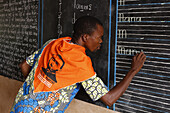 Alphabetisierungskurs für Erwachsene in Mitro,Benin,Westafrika,Afrika