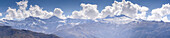 Panoramablick auf die schneebedeckte Sierra Nevada mit Alcazaba,Mulhacen und Pico de Veleta,gesehen von Guejar Sierra,Sierra Nevada,Andalusien,Spanien,Europa