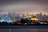 Nachtansicht der Skyline von San Francisco,San Francisco,Kalifornien,Vereinigte Staaten von Amerika,Nordamerika