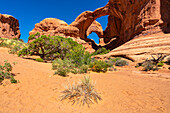 Double Arch in der Windows Section,Arches National Park,Moab,Utah,Vereinigte Staaten von Amerika,Nordamerika