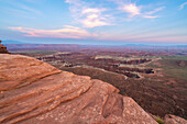 Dramatisches Canyon-Gelände am Grand View Point in der Abenddämmerung,Canyonlands National Park,Utah,Vereinigte Staaten von Amerika,Nordamerika