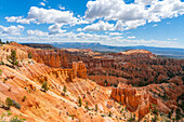 Panoramablick auf Hoodoos und Felsformationen,Rim Trail in der Nähe des Sunset Point,Bryce Canyon National Park,Utah,Vereinigte Staaten von Amerika,Nordamerika