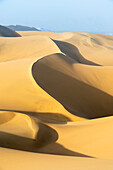 Sanddünen in der Wüste,Huacachina,Bezirk Ica,Provinz Ica,Region Ica,Peru,Südamerika