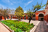 Roter Teil des Kreuzgangs und Klosters Santa Catalina de Siena,UNESCO-Welterbe,Arequipa,Peru,Südamerika