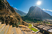 Terrassen und Ruinen an der archäologischen Stätte in Ollantaytambo,Heiliges Tal,Peru,Südamerika