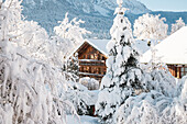 Winterzeit im kleinen deutschen Dorf Garmisch-Partenkirchen,Bayern,Deutschland,Europa