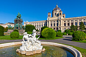 Sculpted Fountain with Kunsthistorisches Museum (Art History Museum), Monument of Empress Maria Theresa, UNESCO World Heritage Site, Museum Quarter, Vienna, Austria, Europe