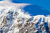 Blick auf schneebedeckte Berge in Neko Harbor in der Andvord-Bucht,Antarktis,Polarregionen