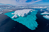 Eisberge und Meereis im Weddellmeer auf der Ostseite der Antarktischen Halbinsel während der Sommermonate,Südlicher Ozean,Polarregionen