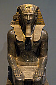 Eine Quarz-Diorit-Statue,die König Thutmosis III. darstellt,Luxor Museum,Luxor,Ägypten.