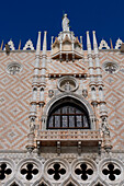 Detail der Fassade des Dogenpalastes oder Palazzo Ducale in Venedig,Italien.