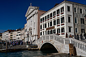 Kirche der Pietá oder der Heiligen Maria der Heimsuchung und Ponte dei Sepolcro Brücke in Venedig,Italien.