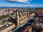 Luftaufnahme der Kathedrale-Basilika Nuestra Señora del Pilar in Zaragoza,Spanien