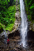 Canyoning- und Wasserfallabseil-Erlebnis mit Pure Trek in La Fortuna,Costa Rica