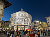 Das Baptisterium des Heiligen Johannes auf der Piazza San Giovanni vor dem Dom in Florenz,Italien.