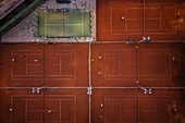 Luftaufnahme verschiedener Plätze im Tennis- und Paddelclub