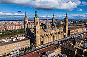 Luftaufnahme der Kathedralen-Basilika Nuestra Señora del Pilar in Zaragoza,Spanien