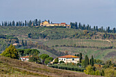 View of a small hilltop farming estate near Taverna di Bibbiano in Sienna, Italy.