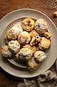 Stollen confectionery with sultanas