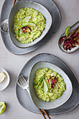 Avocado-Risotto mit Balsamicozwiebeln