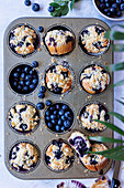Blueberry muffins with crumble