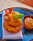 Tempura prawns with lettuce heart and spicy mayonnaise