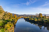 Der Fluss Serchio in der Nähe von Lucca, Italien.