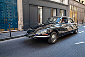 Citroën DS im Stadtzentrum von Paris, Frankreich