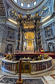 Die Confessio vor dem Baldachin von Bernini im Petersdom, Vatikanstadt, Rom, Italien.