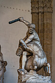 Statue des Herkules und des Kentauren Nessus von Giambologna auf der Piazza della Signoria, Florenz, Italien.