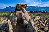 Sorgiñaren Txabola, Chabola de La Hechicera dolmen neolithic, Elvillar, Alava, araba Basque Country, Euskadi Spain.