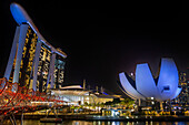 Marina Bay Sands Hotel and Artscience museum at dusk, Marina Bay, Downtown Core, Singapore