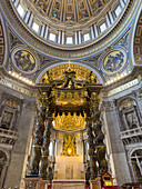 Berninis Baldachin im Petersdom, Vatikanstadt, Rom, Italien.