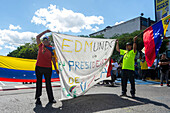 Opponents of the government of Nicolas Maduro, march in protest against the swearing in of Nicolas Maduro on January 10, 2025.