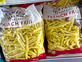 Radius des Supermarktes. Französische Produkte in ihrer angelsächsischen Version. Pommes frites