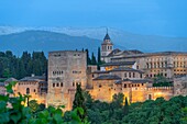 Blick vom Mirador de San Nicolas auf die Alhambra, UNESCO, Mudéjar-Architektur, Granada, Andalusien, Spanien