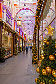 Die Royal Arcade zu Weihnachten, London, England, Vereinigtes Königreich.