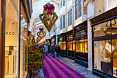 The Burlington Arcade at Christmas, Piccadilly, London, England, Vereinigtes Königreich