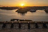 Die Salutbatterie bei Sonnenaufgang, Valletta, Malta