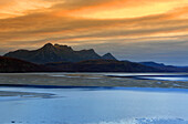 Kyle of Tongue und Ben Loyal bei Sonnenuntergang, Sutherland, Highlands, Schottland, Vereinigtes Königreich