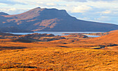 Blick in Richtung Ben Mor Coigach von Assynt, Sutherland, Highlands, Schottland, Vereinigtes Königreich