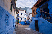 Typische blaue Häuser in der Medina von Chefchaouen (Die Blaue Stadt), Marokko