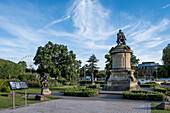 Das Gower-Denkmal für William Shakespeare mit Figuren aus seinen Stücken, Stratford-upon-Avon, Warwickshire, England, Vereinigtes Königreich