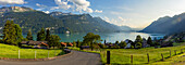 Häuser mit Blick auf den Brienzersee, Brienz, Berner Oberland, Schweiz