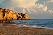 Klippen und Felsarchitektur an der Ponta da Piedade, Lagos, Algarve, Portugal