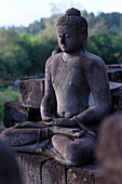 Buddha-Statue aus Stein, Borobudur, Mahayana-Buddhistischer Tempel aus dem 9. Jahrhundert, UNESCO, Java, Indonesien